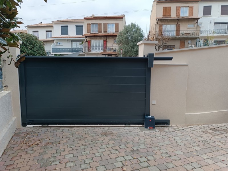 Installation d’un portail coulissant chez un particulier à Septemes les vallons 